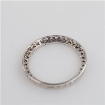 10kt White Gold Diamond Circle Pendant