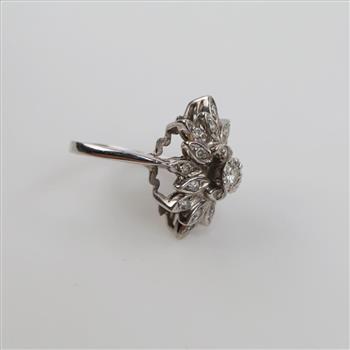 10kt White Gold Diamond Cluster Ring