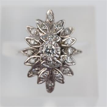10kt White Gold Diamond Cluster Ring