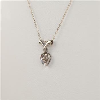 10kt White Gold Diamond Heart Pendant Necklace