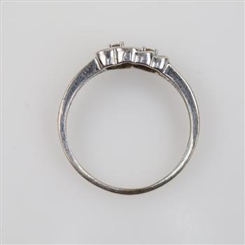 10kt White Gold Diamond Ring