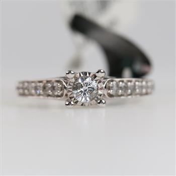 10kt White Gold Diamond Ring