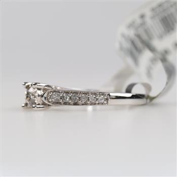 10kt White Gold Diamond Ring