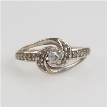 10kt White Gold Diamond Ring