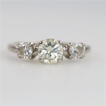 10kt White Gold Diamond Ring