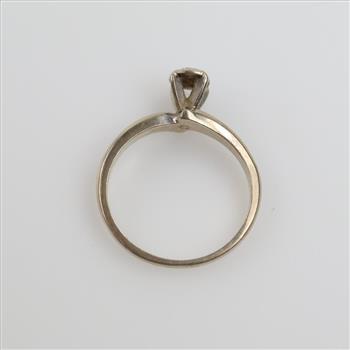 10kt White Gold Diamond Ring