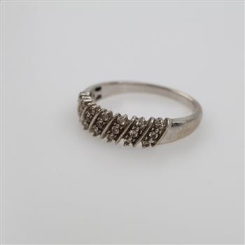 10kt White Gold Diamond Ring