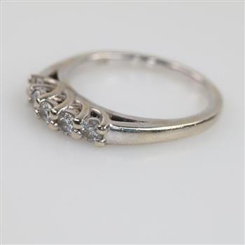 10kt White Gold Diamond Ring