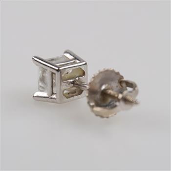 10kt White Gold Diamond Stud Earring
