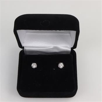 10kt White Gold Diamond Stud Earrings