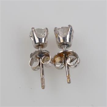10kt White Gold Diamond Stud Earrings