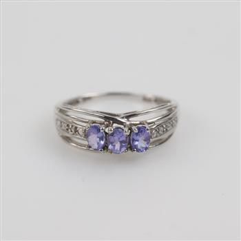 10kt White Gold Periwinkle And Clear Stone Ring