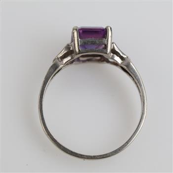 10kt White Gold Purple Stone Ring