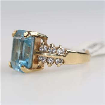 14kt Gold Blue Stone Diamond Ring
