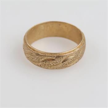 14kt Gold Carved Band
