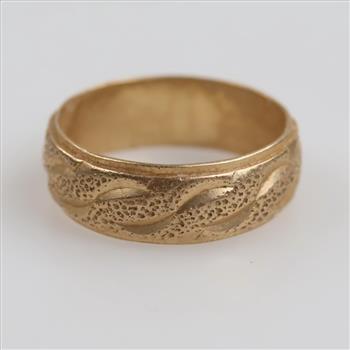 14kt Gold Carved Band
