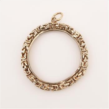14kt Gold Circle Frame Pendant