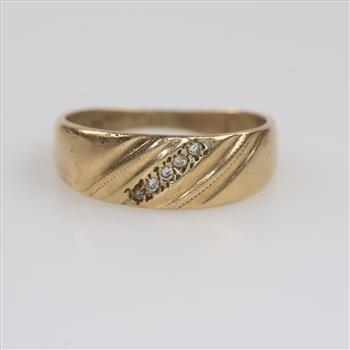14kt Gold Diamond Accent Ring
