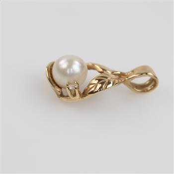 14kt Gold Diamond And Pearl Pendant