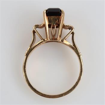 14kt Gold Garnet Ring