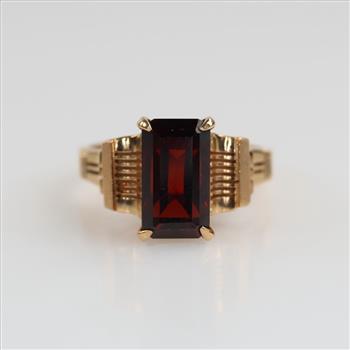 14kt Gold Garnet Ring