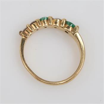 14kt Gold Greean Stone Diamond Ring