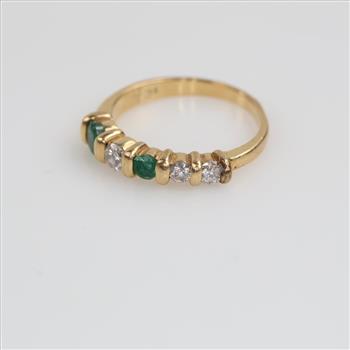 14kt Gold Greean Stone Diamond Ring