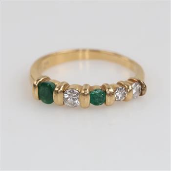14kt Gold Greean Stone Diamond Ring