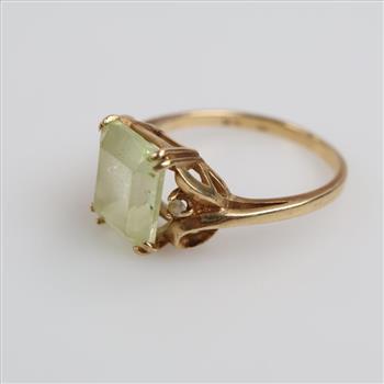 14kt Gold Green Stone Clear Stone Accent Ring