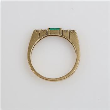 14kt Gold Green Stone Diamond Ring