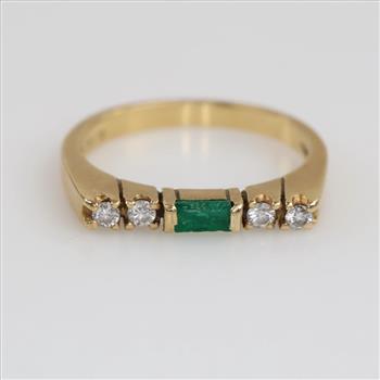 14kt Gold Green Stone Diamond Ring