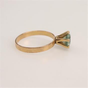 14kt Gold Green Stone Ring