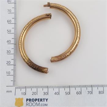 14kt Gold Hollow Bangle