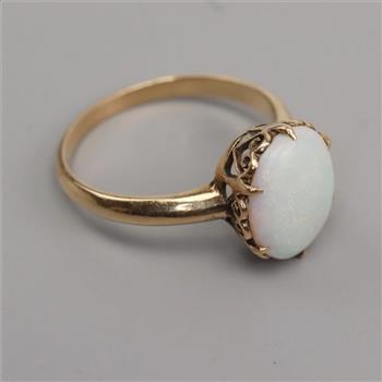 14kt Gold Opal Ring