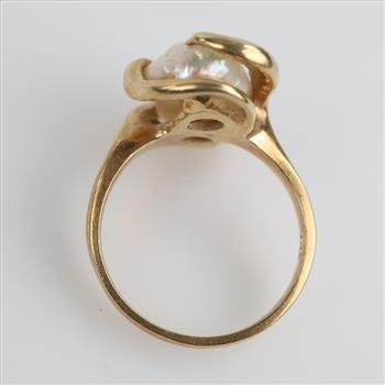 14kt Gold Pearl Diamond Accent Ring