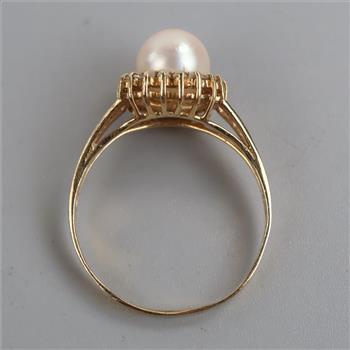 14kt Gold Pearl Diamond Accent Ring