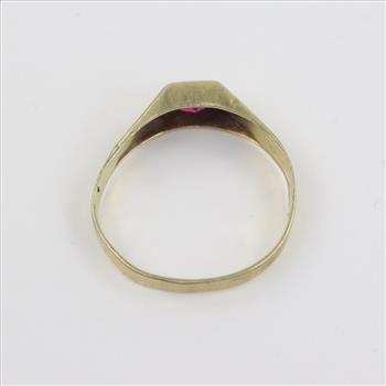 14kt Gold Red Stone Ring