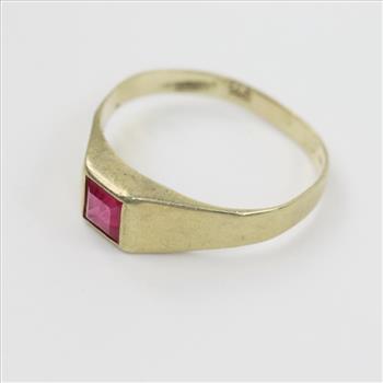 14kt Gold Red Stone Ring
