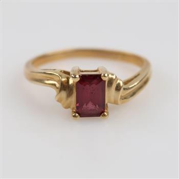 14kt Gold Red Stone Ring