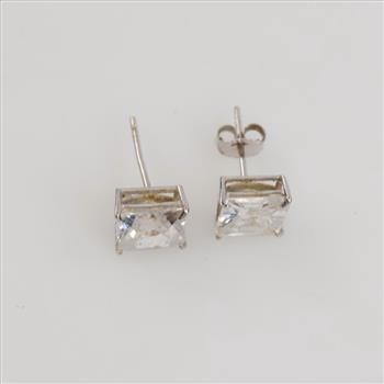 14kt White Gold Clear Stone Square Stud Earrings