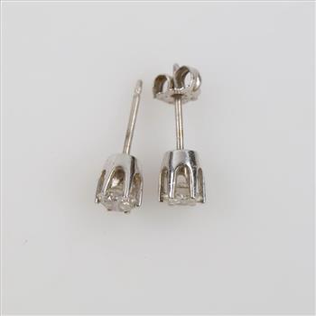 14kt White Gold Diamond Earring