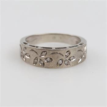 14kt White Gold Diamond Flower Band