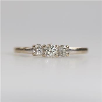 14kt White Gold Diamond Ring