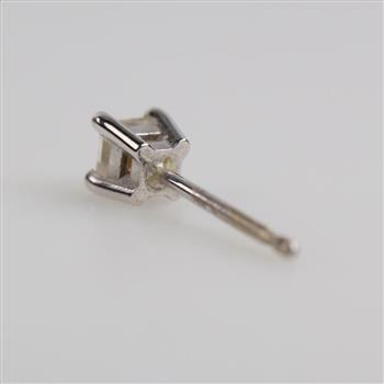14kt White Gold Diamond Stud Earring
