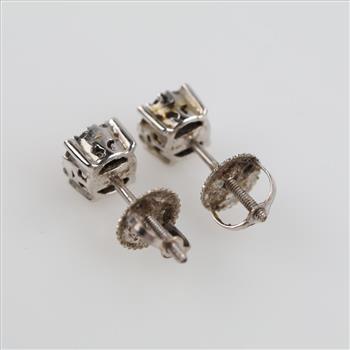 14kt White Gold Diamond Stud Earrings