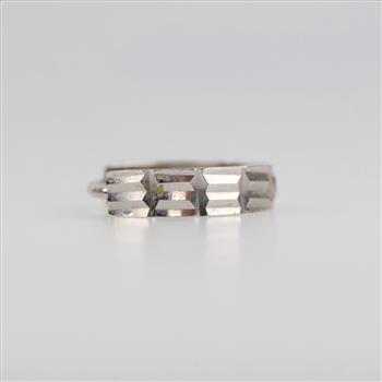 14kt White Gold Huggie Earring