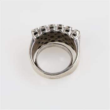 1.68cts TW Diamond 10kt White Gold Ring -Evaluated By Our Certified Gemologist - AGS / GIA