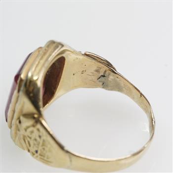 17k Gold 9.08g Ring With Red Stone