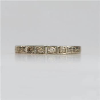 18kt White Gold Diamond Carved Band
