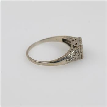 18kt White Gold Diamond Ring